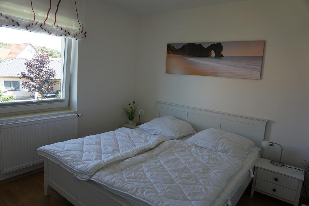 Ferienwohnungen Ruegen Findling Breege Buitenkant foto