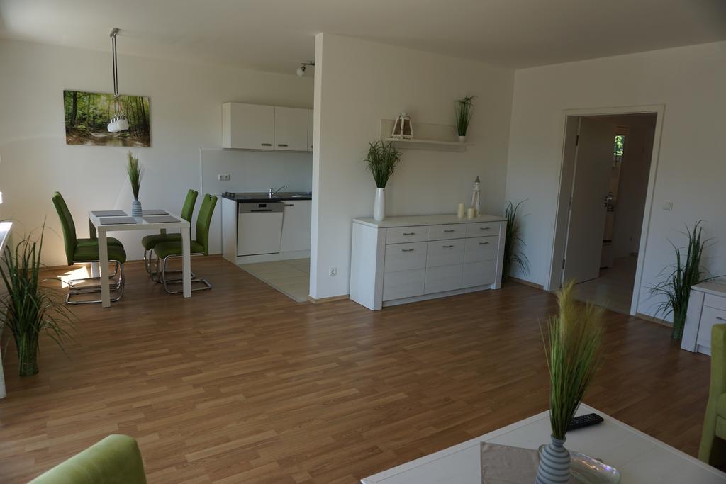 Ferienwohnungen Ruegen Findling Breege Buitenkant foto