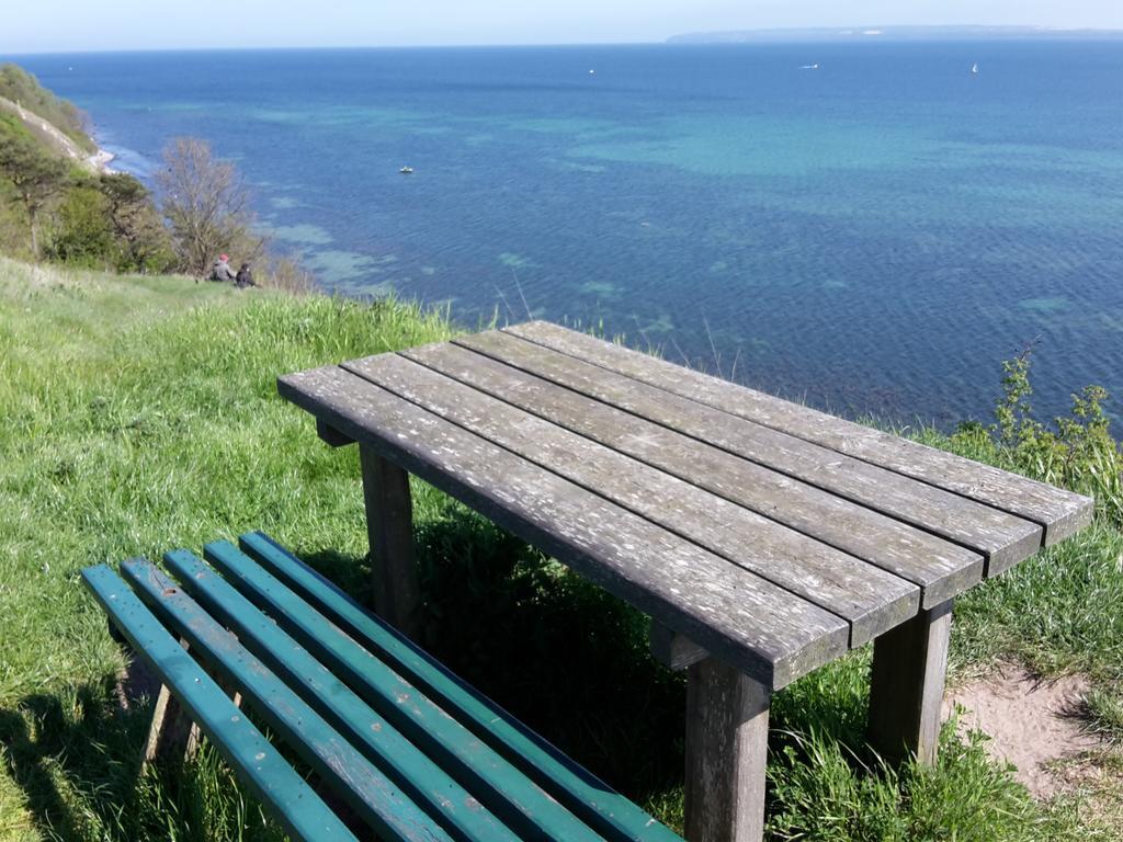 Ferienwohnungen Ruegen Findling Breege Buitenkant foto