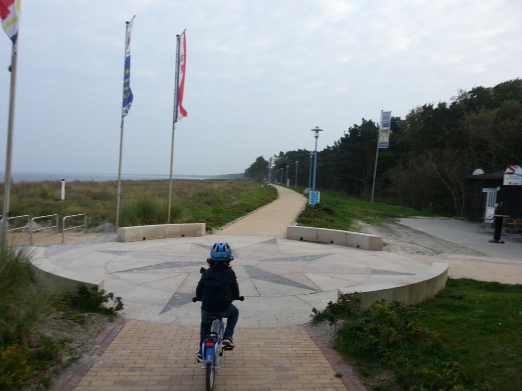 Ferienwohnungen Ruegen Findling Breege Buitenkant foto