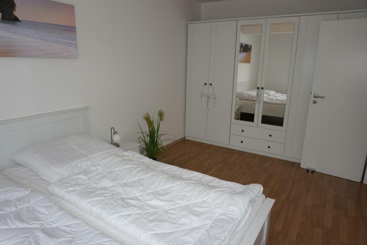 Ferienwohnungen Ruegen Findling Breege Buitenkant foto
